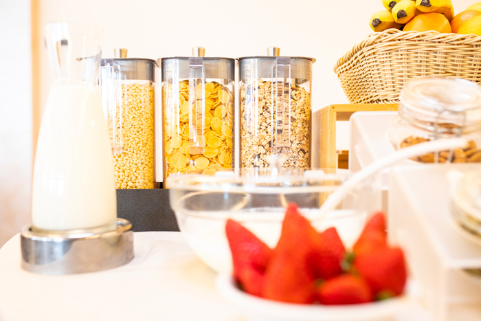 Hotel Mistral Termoli - colazione con cereali e frutta fresca